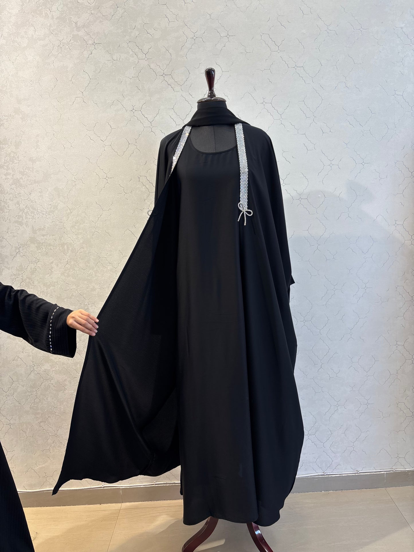 Elegant Abaya with flowy cape