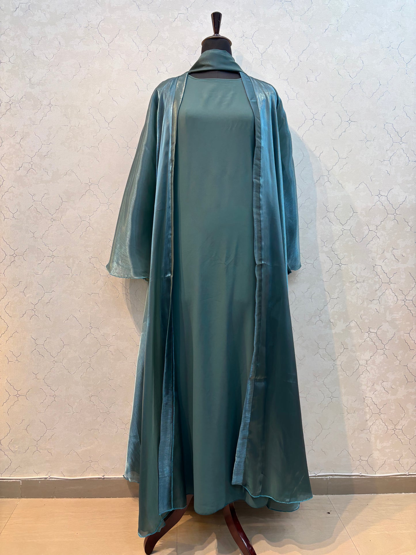 Shrug Abaya With Inner
