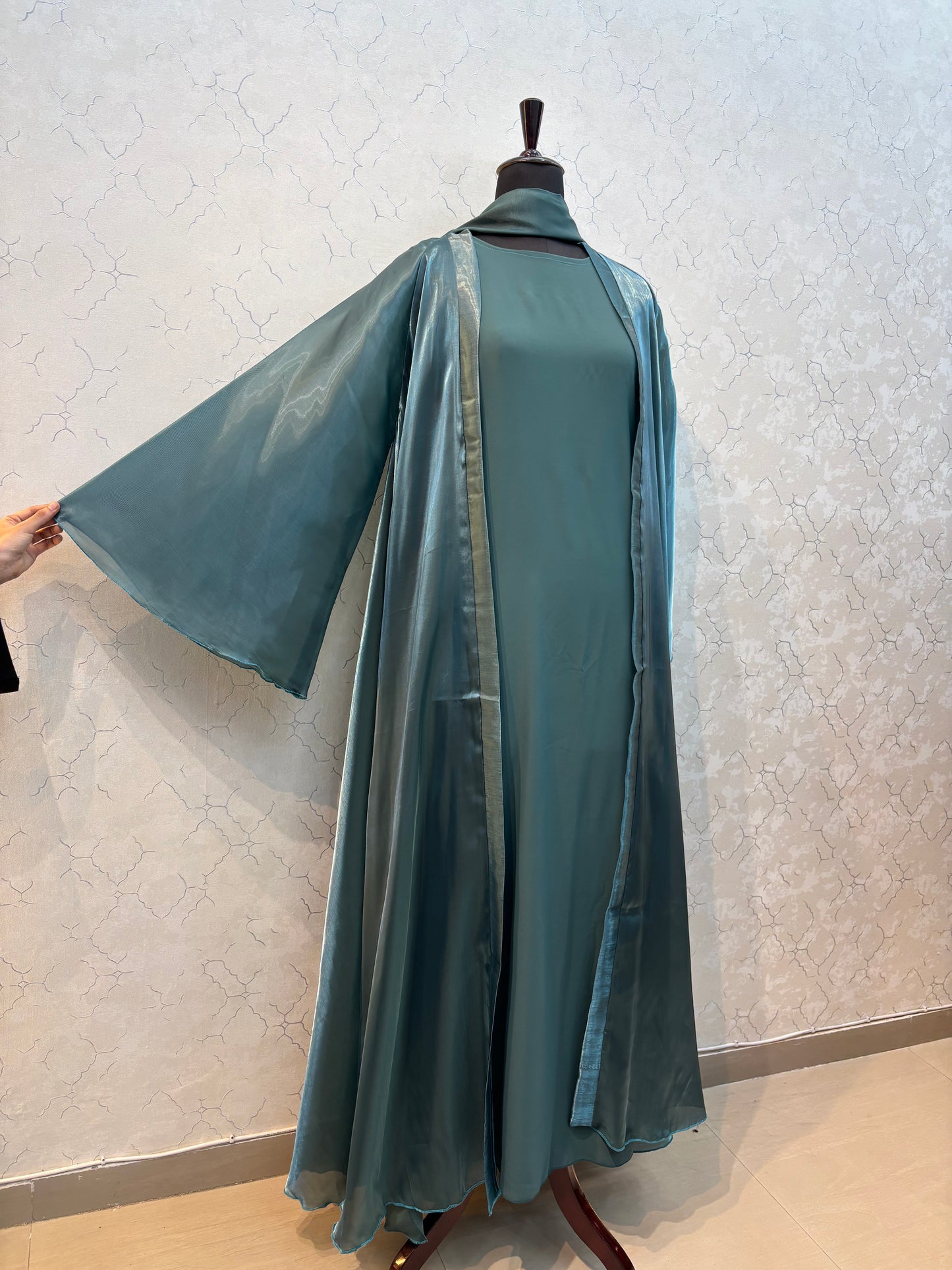 Shrug Abaya With Inner