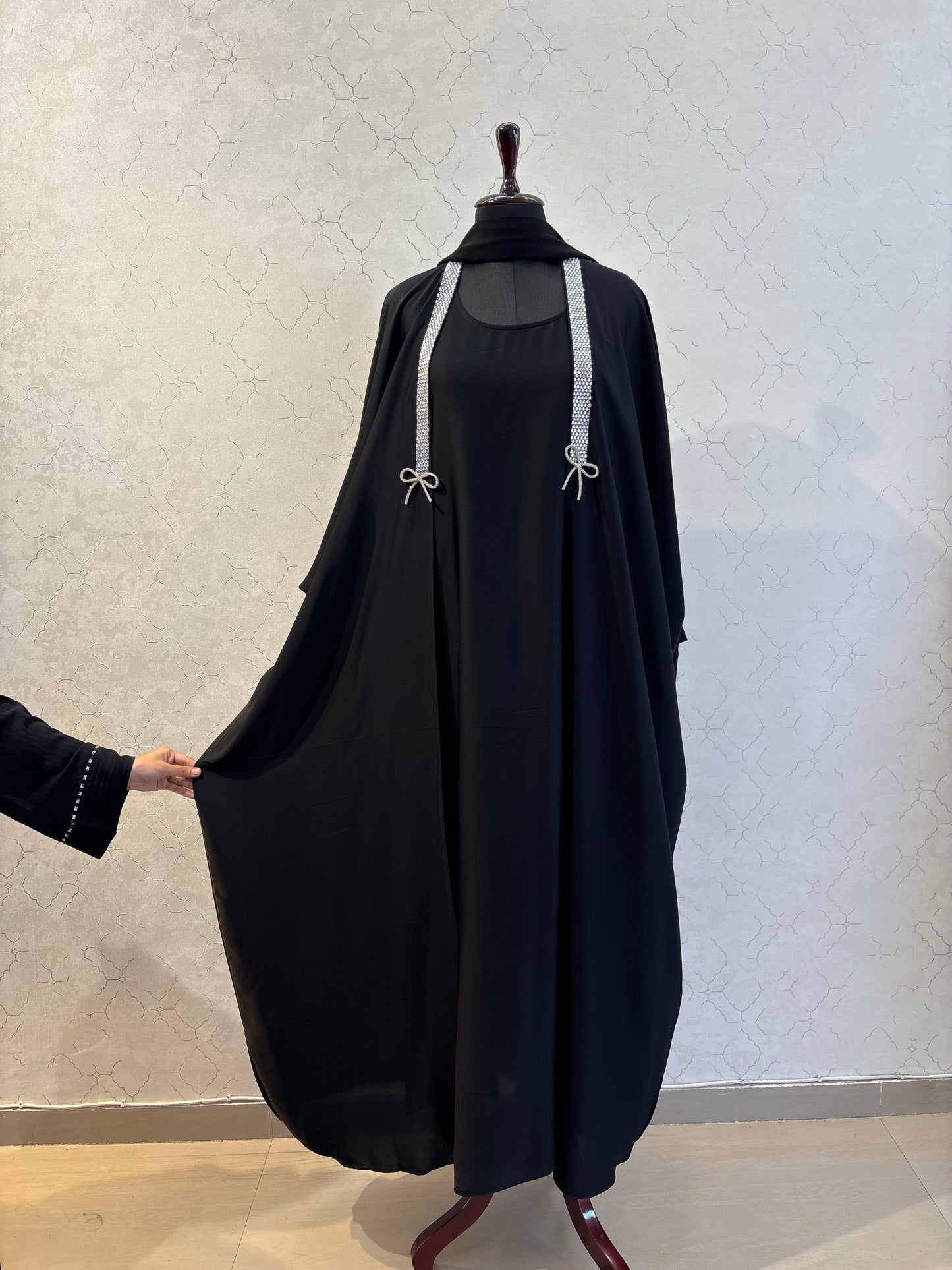 Elegant Abaya with flowy cape