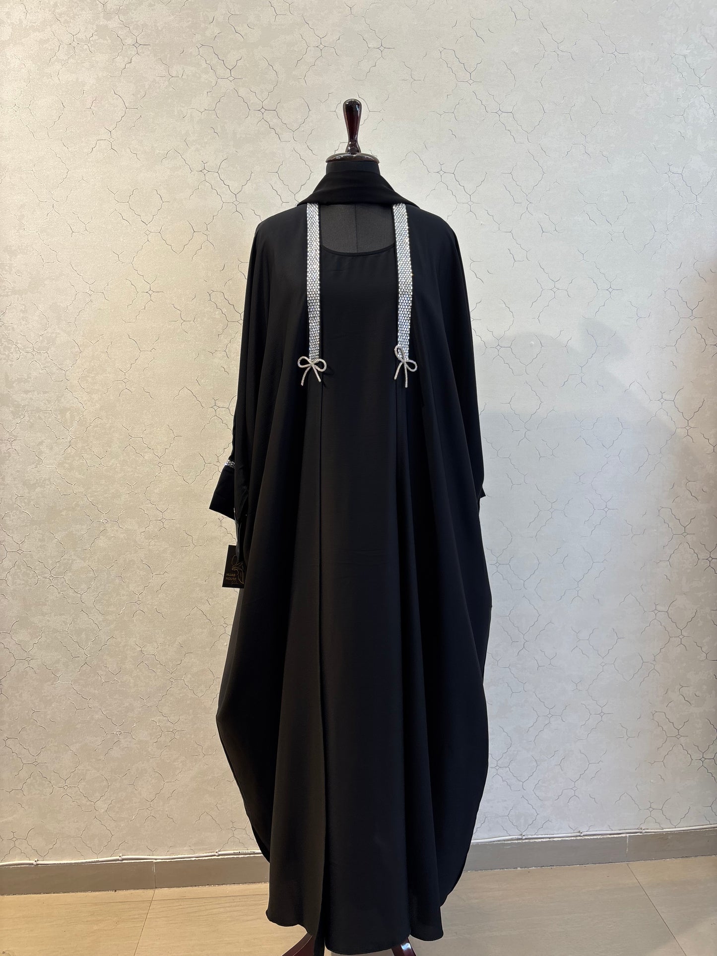 Elegant Abaya with flowy cape